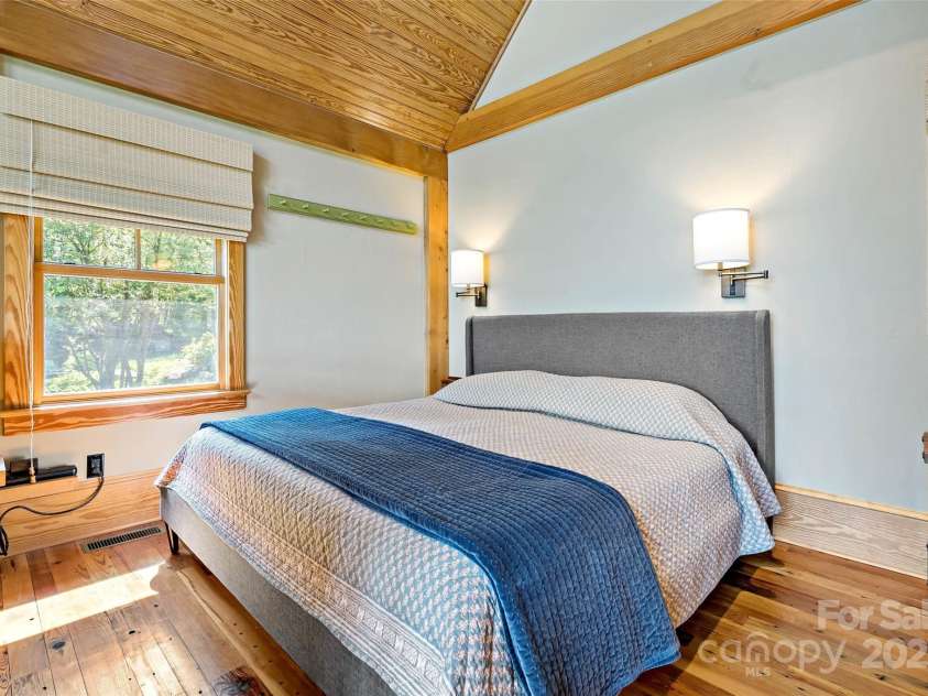 2998 Creston Drive, Black Mountain, NC 28711.  MLS# CAR4266205, YatesRealty ID 22693. 