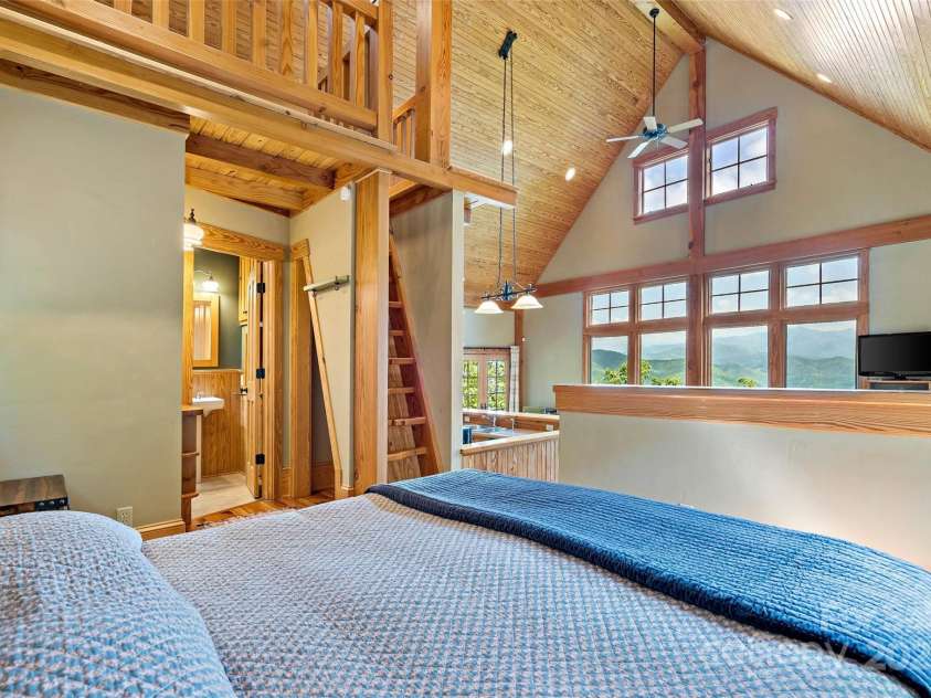 2998 Creston Drive, Black Mountain, NC 28711.  MLS# CAR4266205, YatesRealty ID 22693. 