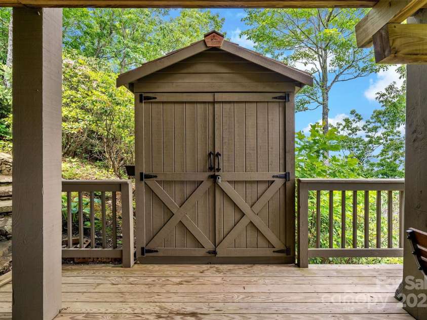 2998 Creston Drive, Black Mountain, NC 28711.  MLS# CAR4266205, YatesRealty ID 22693. 