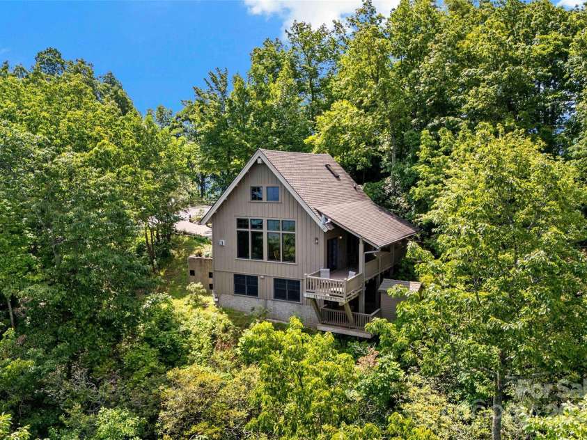 2998 Creston Drive, Black Mountain, NC 28711.  MLS# CAR4266205, YatesRealty ID 22693. 