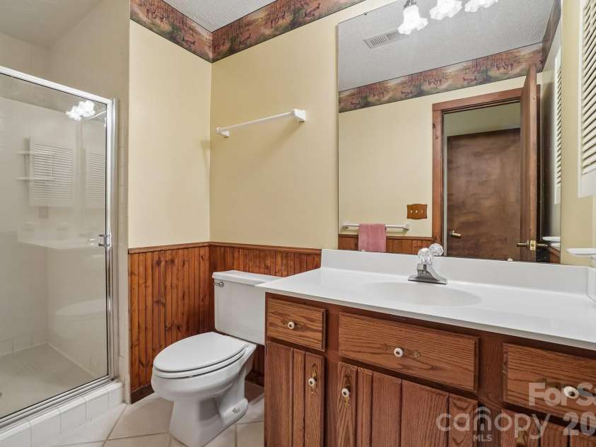 302 Eagles Nest Court, Mars Hill, NC 28754.  MLS# CAR4369969, YatesRealty ID 22693. 2nd Primary Bath W/Tiled Shower