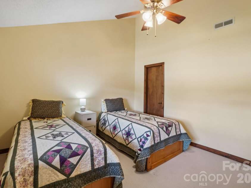 302 Eagles Nest Court, Mars Hill, NC 28754.  MLS# CAR4369969, YatesRealty ID 22693. 2nd Primary Suite