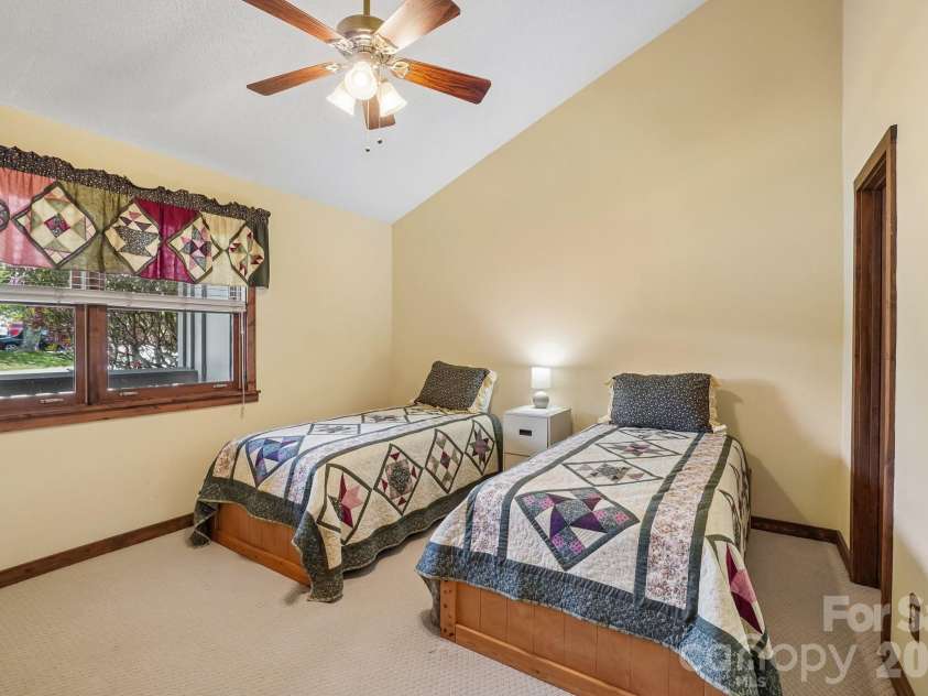 302 Eagles Nest Court, Mars Hill, NC 28754.  MLS# CAR4369969, YatesRealty ID 22693. 2nd Primary Suite