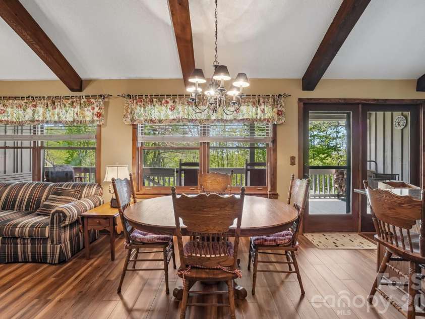 302 Eagles Nest Court, Mars Hill, NC 28754.  MLS# CAR4369969, YatesRealty ID 22693. Dining Area