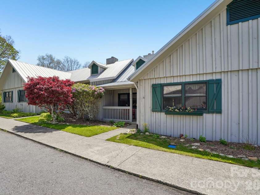302 Eagles Nest Court, Mars Hill, NC 28754.  MLS# CAR4369969, YatesRealty ID 22693. High Elevation and Beautiful Setting