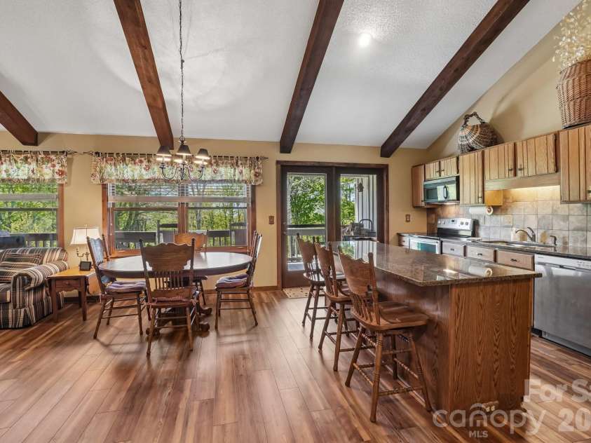302 Eagles Nest Court, Mars Hill, NC 28754.  MLS# CAR4369969, YatesRealty ID 22693. Island w/Granite