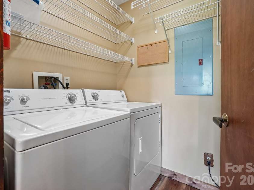 302 Eagles Nest Court, Mars Hill, NC 28754.  MLS# CAR4369969, YatesRealty ID 22693. Laundry/Pantry
