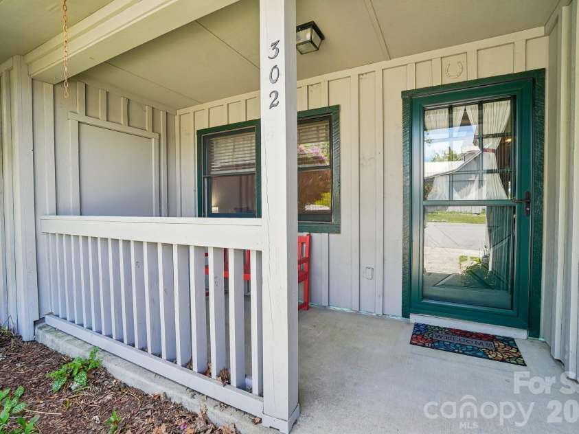 302 Eagles Nest Court, Mars Hill, NC 28754.  MLS# CAR4369969, YatesRealty ID 22693. Private Covered Entry