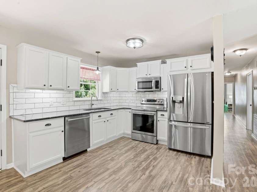 142 Sam Bailes Boulevard, Smyrna, SC 29743.  MLS# CAR4380079, YatesRealty ID 22694. Kitchen