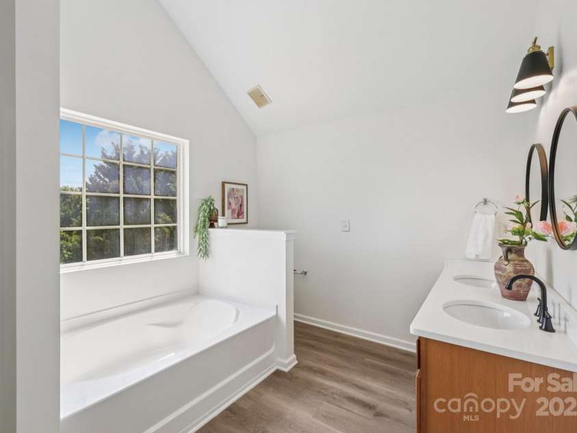 1986 Trace Creek Drive, Waxhaw, NC 28173.  MLS# CAR4272447, YatesRealty ID 22694. 