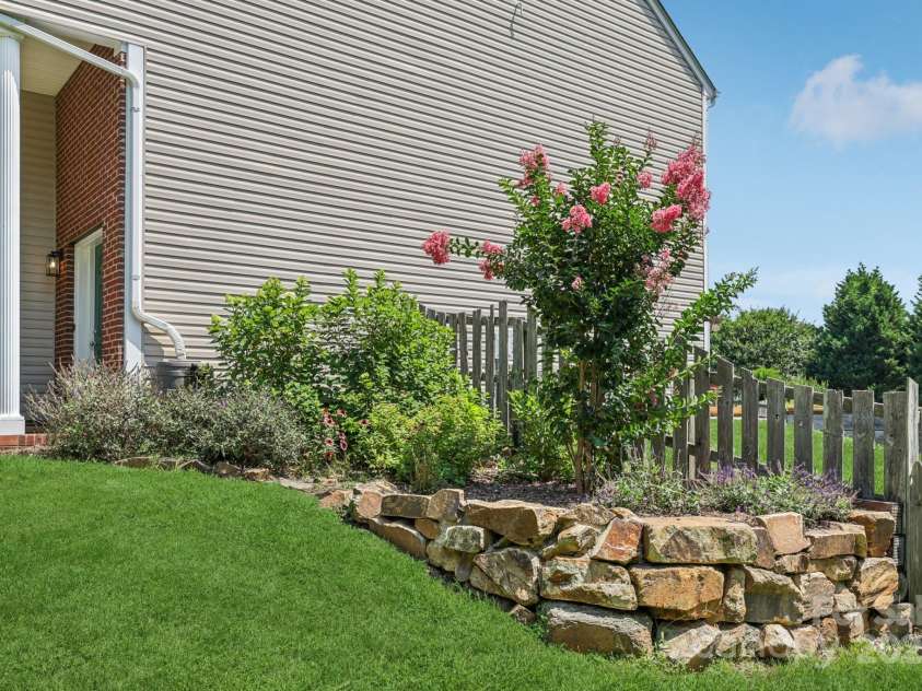 1986 Trace Creek Drive, Waxhaw, NC 28173.  MLS# CAR4272447, YatesRealty ID 22694. 