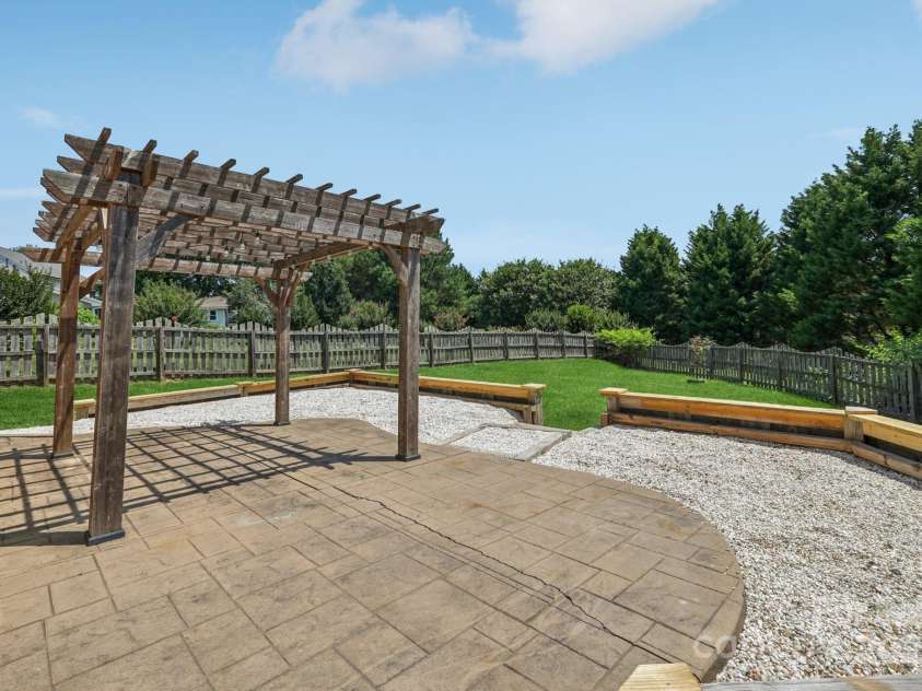 1986 Trace Creek Drive, Waxhaw, NC 28173.  MLS# CAR4272447, YatesRealty ID 22694. 