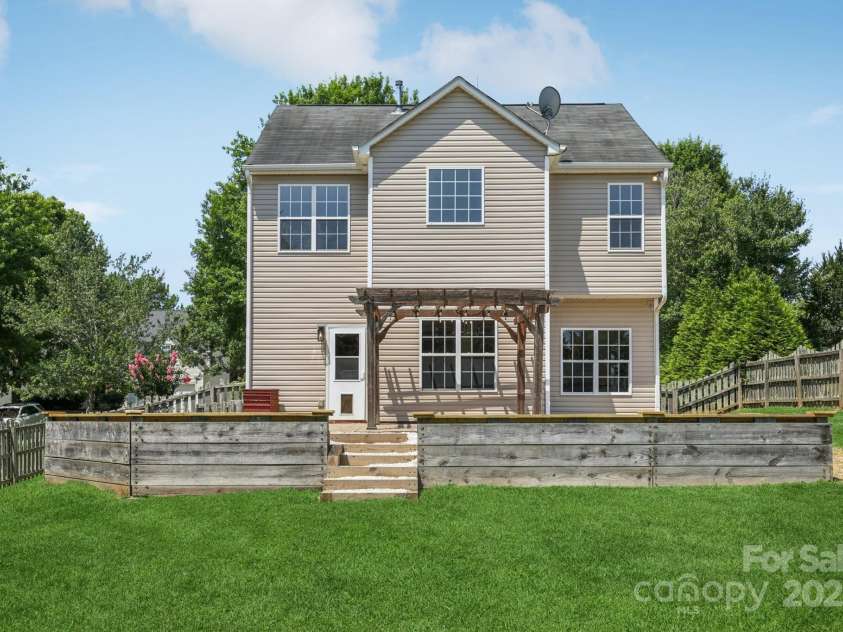 1986 Trace Creek Drive, Waxhaw, NC 28173.  MLS# CAR4272447, YatesRealty ID 22694. 