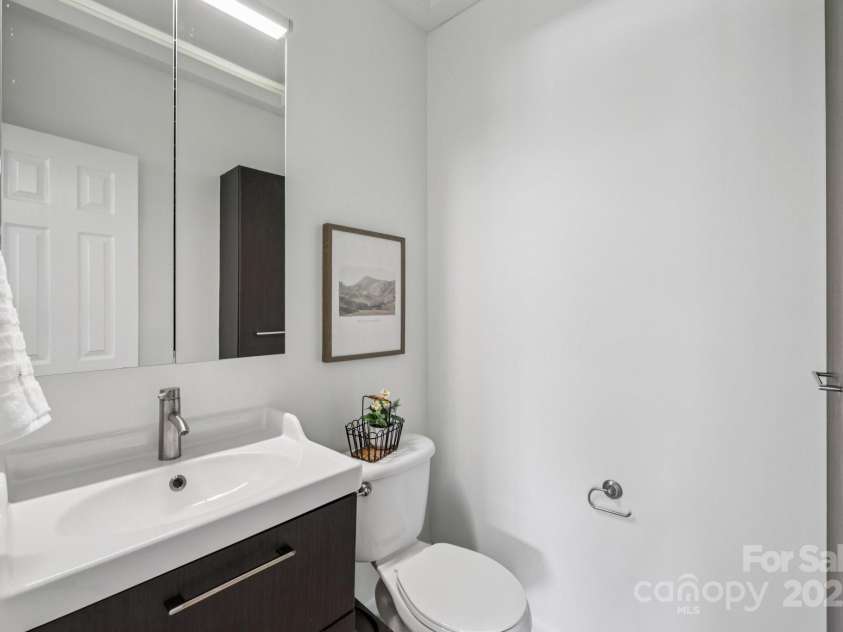 1986 Trace Creek Drive, Waxhaw, NC 28173.  MLS# CAR4272447, YatesRealty ID 22694. Downstairs Half Bath