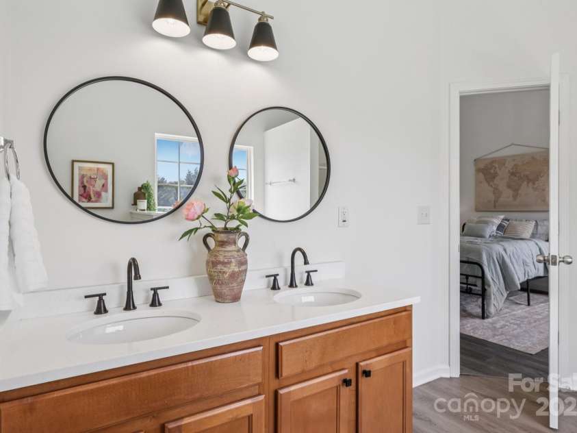 1986 Trace Creek Drive, Waxhaw, NC 28173.  MLS# CAR4272447, YatesRealty ID 22694. Primary Bathroom