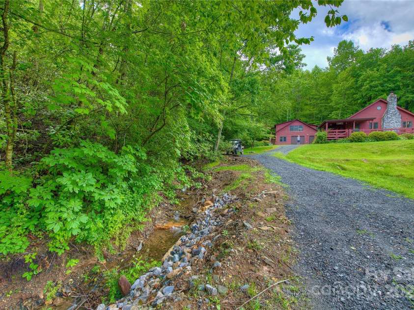 53 Chestnut Ridge Road, Spruce Pine, NC 28777.  MLS# CAR4263476, YatesRealty ID 22695. 