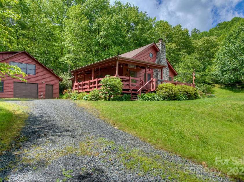 53 Chestnut Ridge Road, Spruce Pine, NC 28777.  MLS# CAR4263476, YatesRealty ID 22695. 