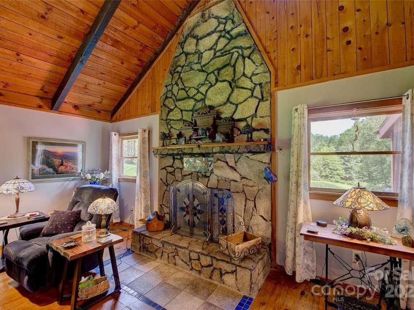 53 Chestnut Ridge Road, Spruce Pine, NC 28777.  MLS# CAR4263476, YatesRealty ID 22695. 