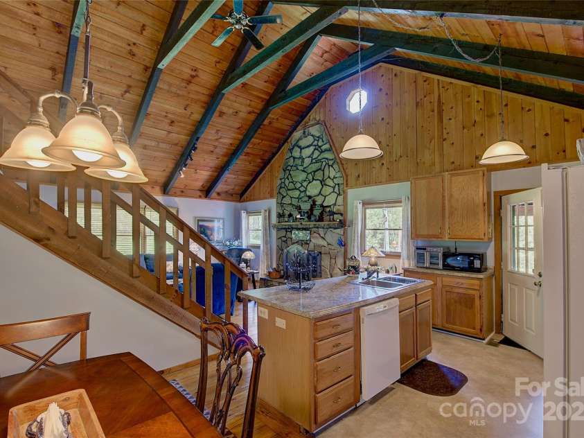 53 Chestnut Ridge Road, Spruce Pine, NC 28777.  MLS# CAR4263476, YatesRealty ID 22695. 