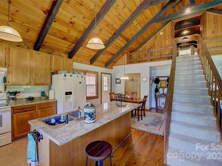 53 Chestnut Ridge Road, Spruce Pine, NC 28777.  MLS# CAR4263476, YatesRealty ID 22695. 