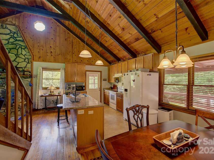 53 Chestnut Ridge Road, Spruce Pine, NC 28777.  MLS# CAR4263476, YatesRealty ID 22695. 