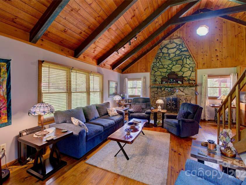 53 Chestnut Ridge Road, Spruce Pine, NC 28777.  MLS# CAR4263476, YatesRealty ID 22695. 