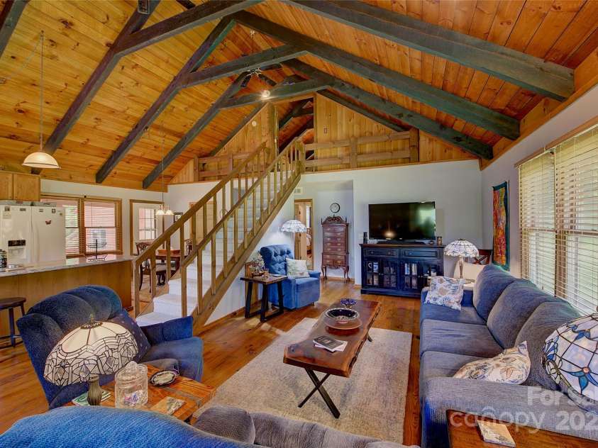 53 Chestnut Ridge Road, Spruce Pine, NC 28777.  MLS# CAR4263476, YatesRealty ID 22695. 