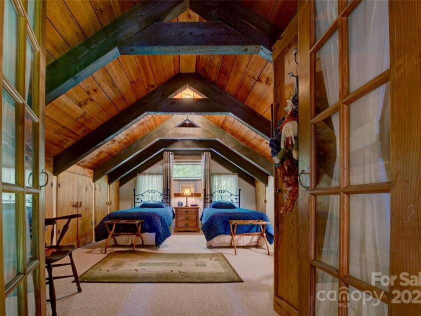 53 Chestnut Ridge Road, Spruce Pine, NC 28777.  MLS# CAR4263476, YatesRealty ID 22695. 