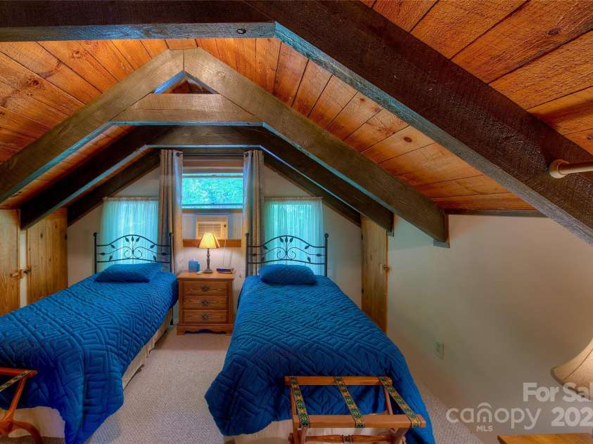 53 Chestnut Ridge Road, Spruce Pine, NC 28777.  MLS# CAR4263476, YatesRealty ID 22695. 