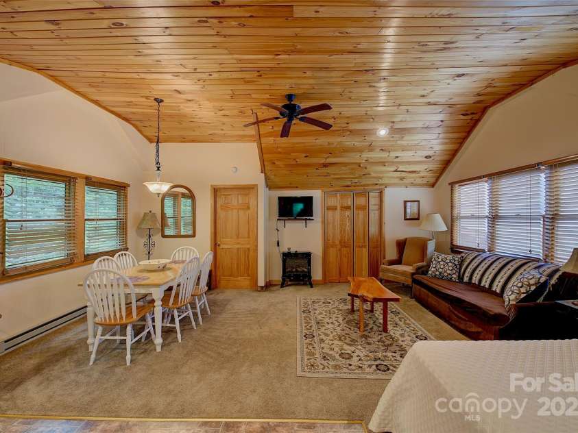 53 Chestnut Ridge Road, Spruce Pine, NC 28777.  MLS# CAR4263476, YatesRealty ID 22695. 