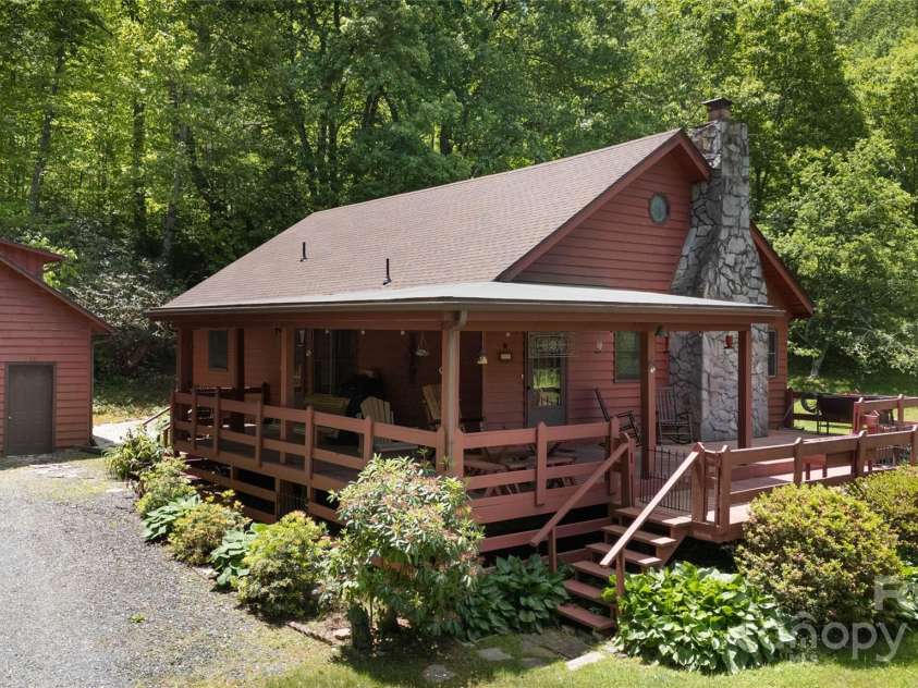 53 Chestnut Ridge Road, Spruce Pine, NC 28777.  MLS# CAR4263476, YatesRealty ID 22695. 
