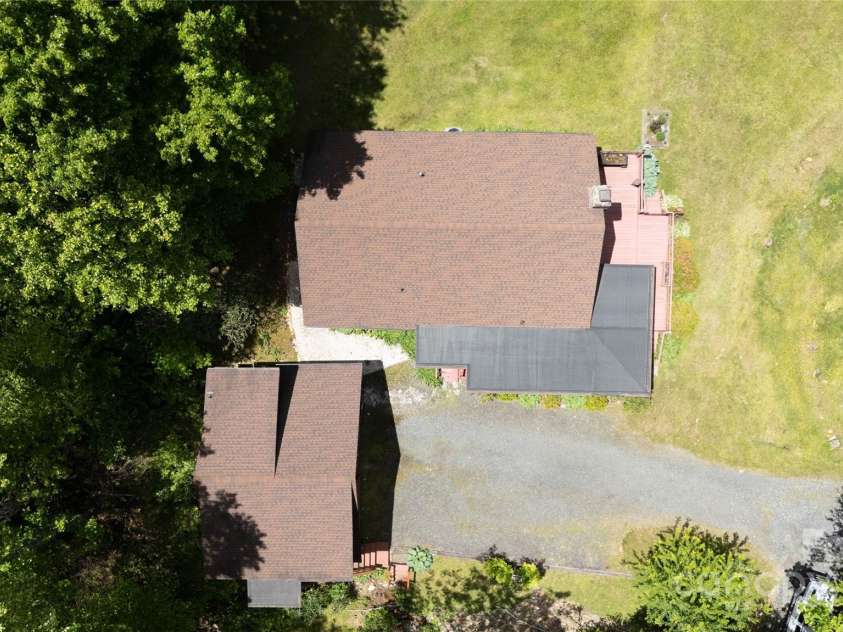 53 Chestnut Ridge Road, Spruce Pine, NC 28777.  MLS# CAR4263476, YatesRealty ID 22695. 