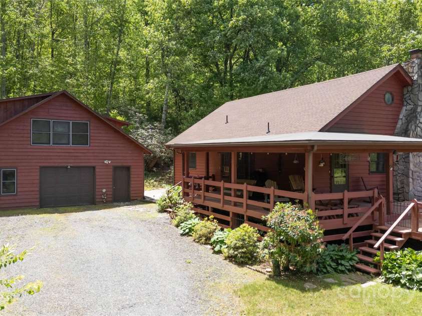 53 Chestnut Ridge Road, Spruce Pine, NC 28777.  MLS# CAR4263476, YatesRealty ID 22695. 