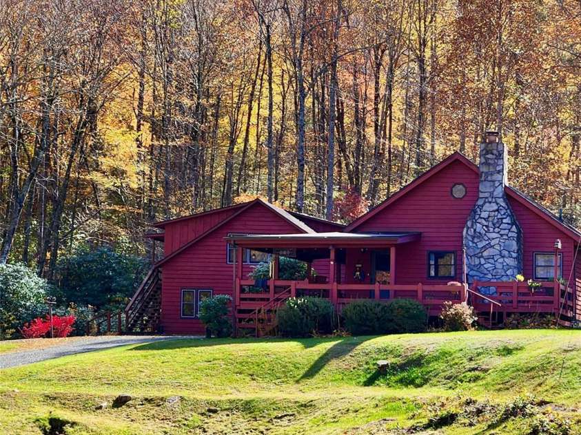 53 Chestnut Ridge Road, Spruce Pine, NC 28777.  MLS# CAR4263476, YatesRealty ID 22695. 