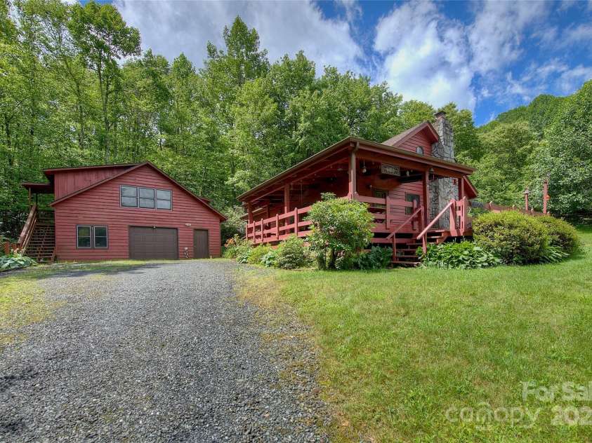 53 Chestnut Ridge Road, Spruce Pine, NC 28777.  MLS# CAR4263476, YatesRealty ID 22695. 