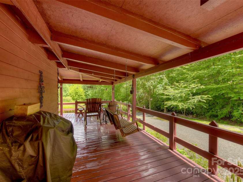53 Chestnut Ridge Road, Spruce Pine, NC 28777.  MLS# CAR4263476, YatesRealty ID 22695. 