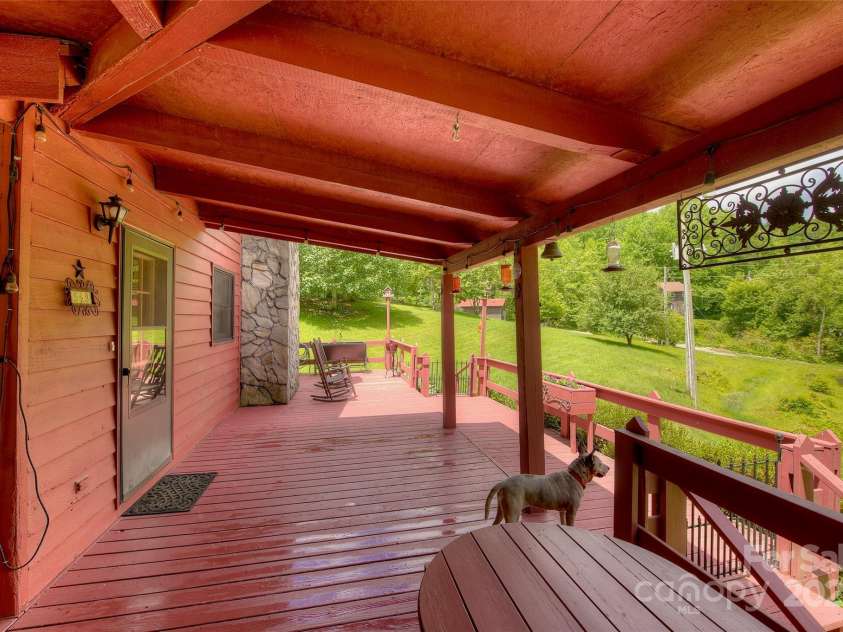 53 Chestnut Ridge Road, Spruce Pine, NC 28777.  MLS# CAR4263476, YatesRealty ID 22695. 