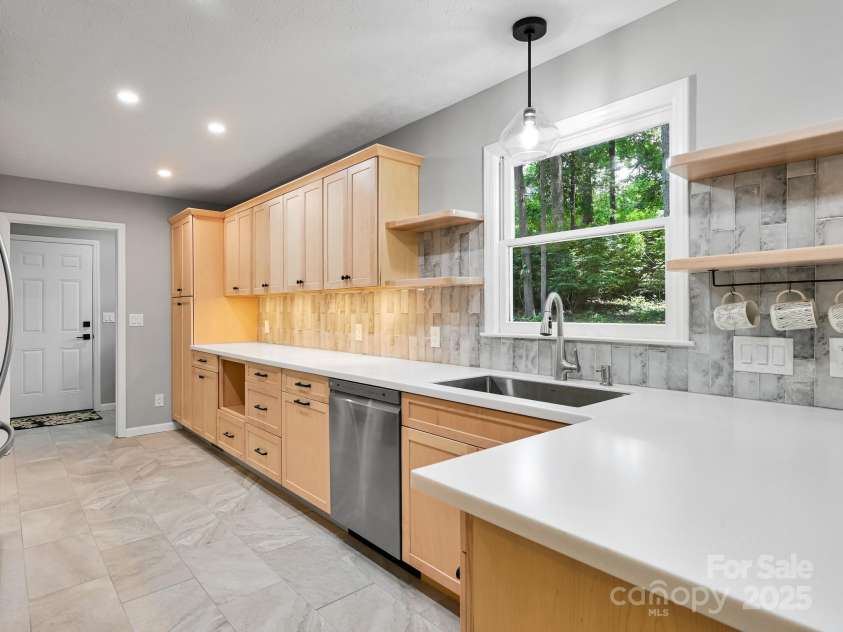 210 Fernwood Drive, Hendersonville, NC 28791.  MLS# CAR4275112, YatesRealty ID 22697. Beautiful spacious workspace