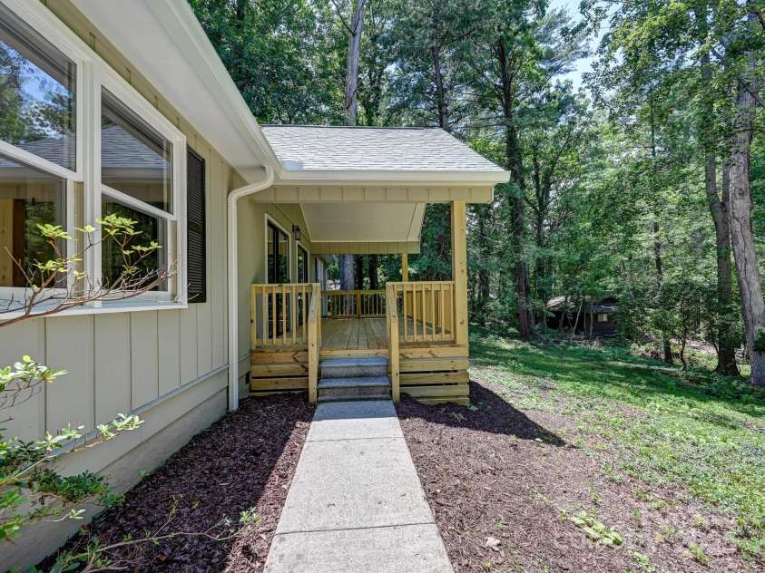 210 Fernwood Drive, Hendersonville, NC 28791.  MLS# CAR4275112, YatesRealty ID 22697. Front WalkwayPrivate Lot