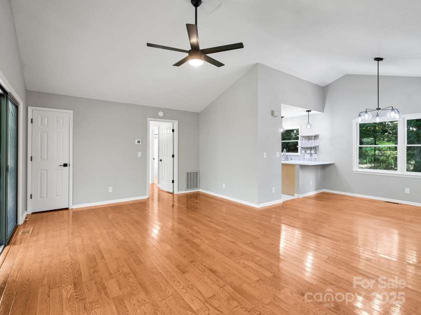 210 Fernwood Drive, Hendersonville, NC 28791.  MLS# CAR4275112, YatesRealty ID 22697. Spacious Great Room and Hardwood Floors