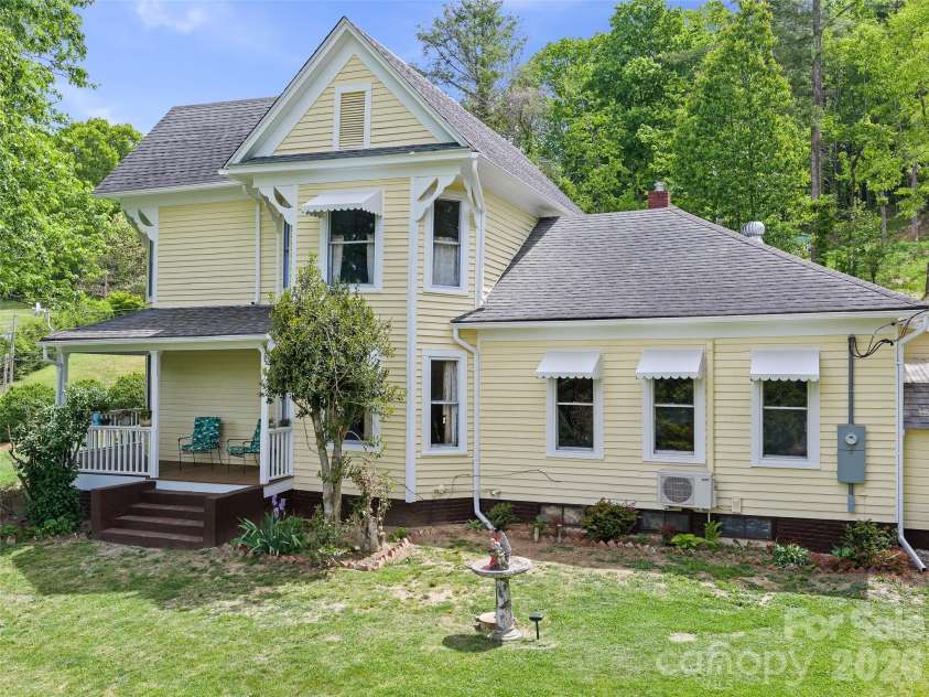 309 Hillside Drive, Burnsville, NC 28714.  MLS# CAR4361793, YatesRealty ID 22697. 