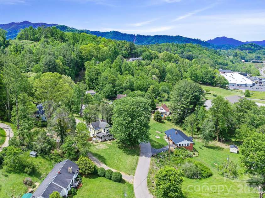 309 Hillside Drive, Burnsville, NC 28714.  MLS# CAR4361793, YatesRealty ID 22697. 