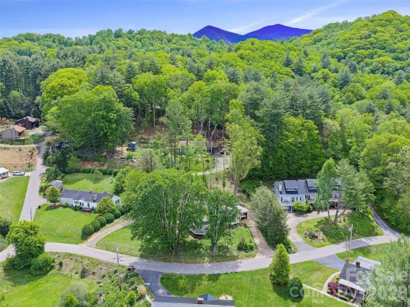 309 Hillside Drive, Burnsville, NC 28714.  MLS# CAR4361793, YatesRealty ID 22697. 