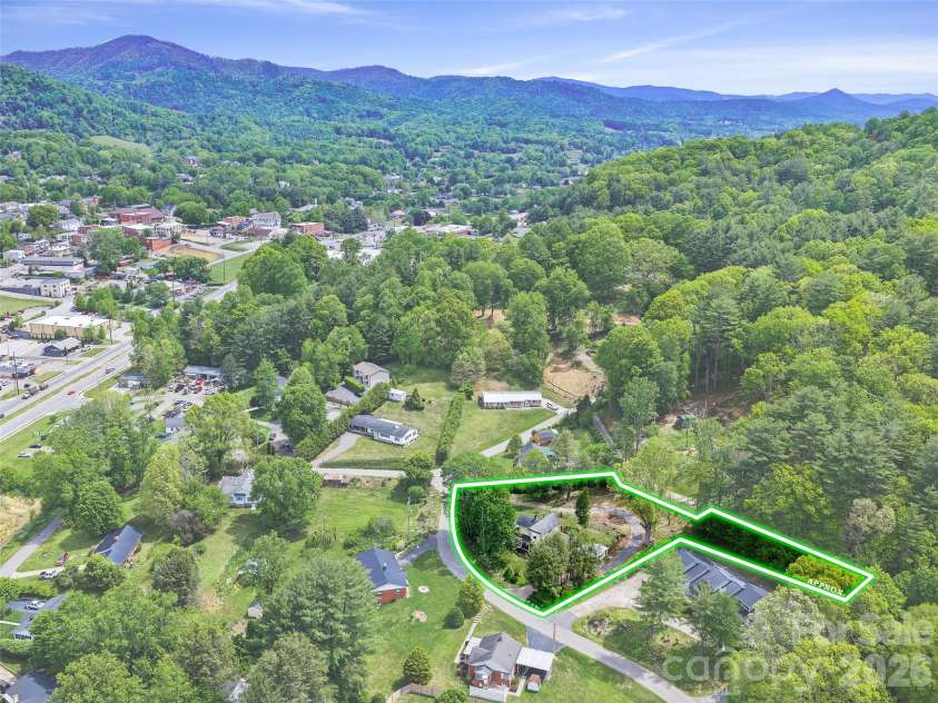 309 Hillside Drive, Burnsville, NC 28714.  MLS# CAR4361793, YatesRealty ID 22697. Approximate Property Boundary Lines