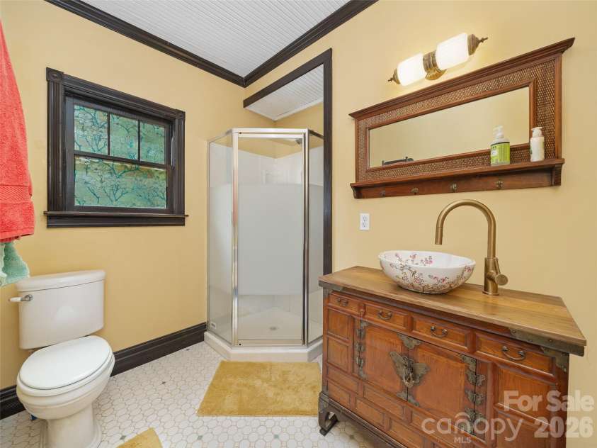 309 Hillside Drive, Burnsville, NC 28714.  MLS# CAR4361793, YatesRealty ID 22697. Downstairs Full Bathroom