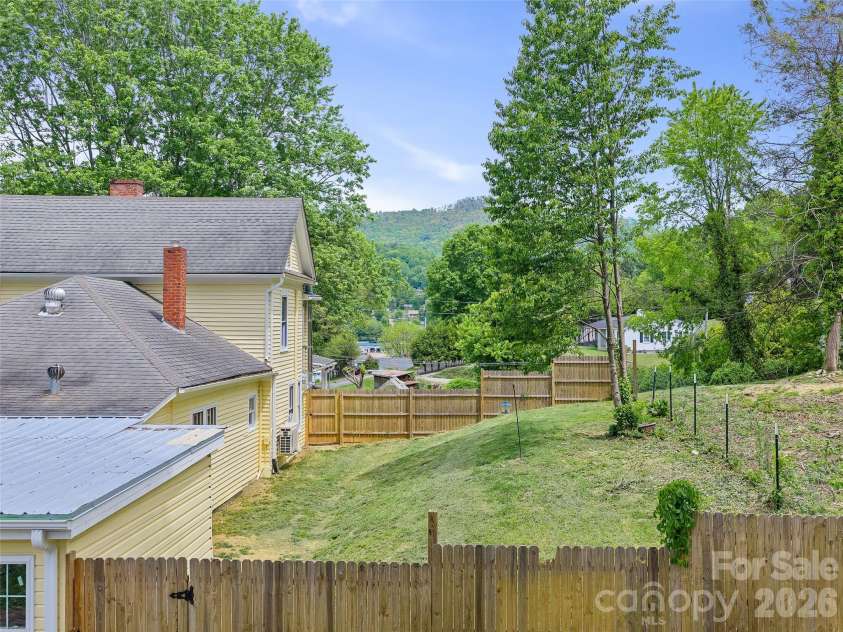 309 Hillside Drive, Burnsville, NC 28714.  MLS# CAR4361793, YatesRealty ID 22697. Fenced Backyard