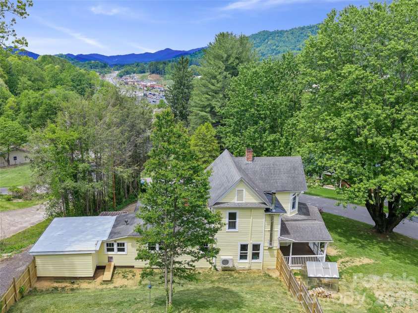 309 Hillside Drive, Burnsville, NC 28714.  MLS# CAR4361793, YatesRealty ID 22697. House Overview