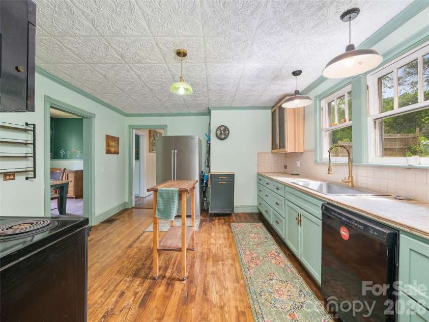 309 Hillside Drive, Burnsville, NC 28714.  MLS# CAR4361793, YatesRealty ID 22697. Kitchen