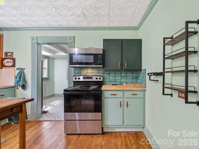 309 Hillside Drive, Burnsville, NC 28714.  MLS# CAR4361793, YatesRealty ID 22697. Kitchen