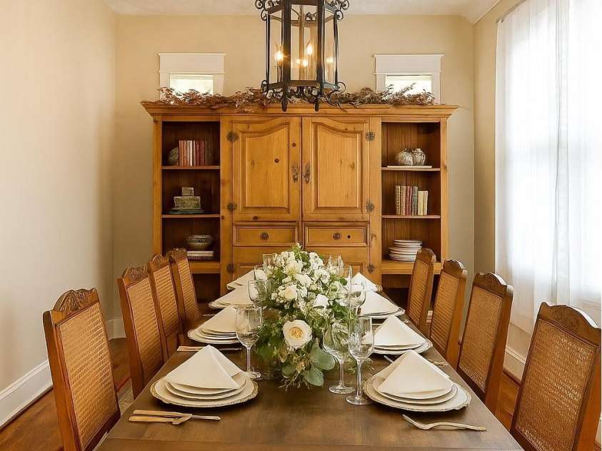 501 River Oaks Lane, Charlotte, NC 28226.  MLS# CAR4192085, YatesRealty ID 22698. Enjoy birthdays, brunch or holiday dinner in this quaint eat- in Kitchen.